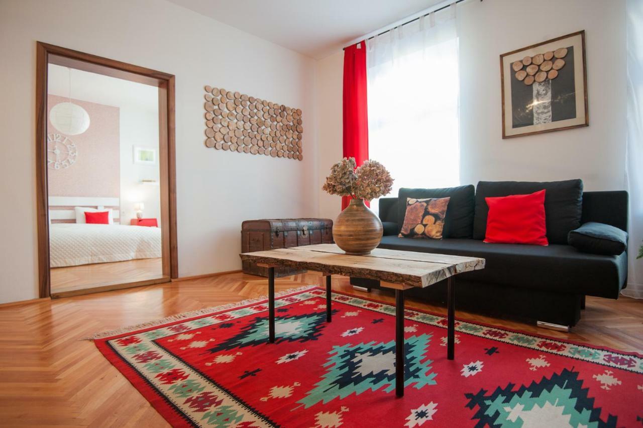 Spacious Stylish Apartment In Old Town 锡比乌 外观 照片